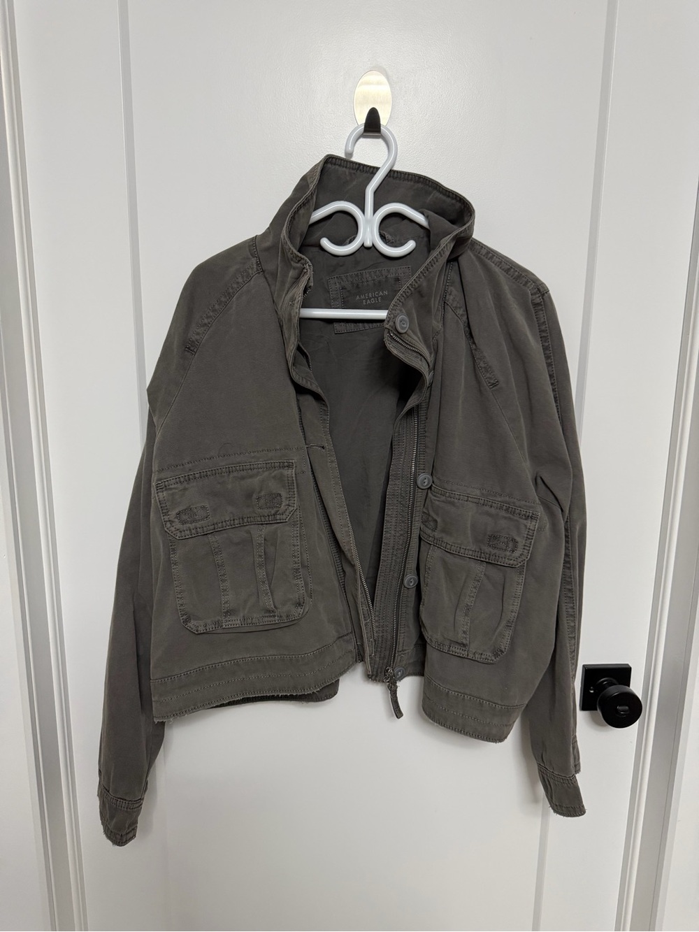 American Eagle Outfitters Cropped Utility Jacket in Grey